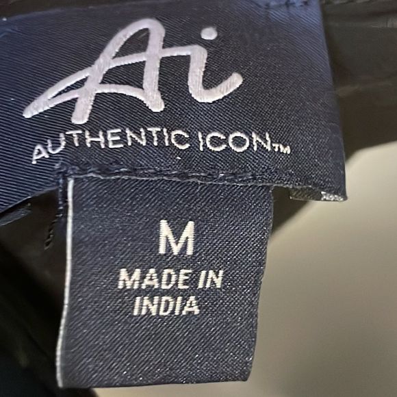 Authentic Icon spaghetti strap tank. Size M. - Picture 4 of 5